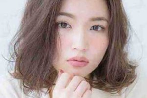 前额发量少适合的发型,额头头发稀少适合什么发型图片