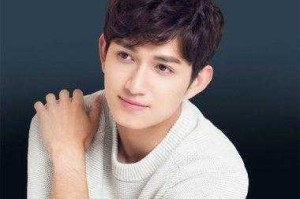 方脸颧骨高适合什么发型（方脸颧骨高适合什么发型男生）