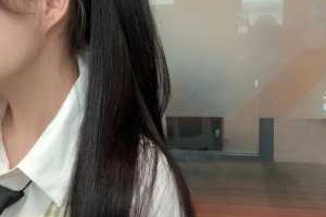 黑长直头发怎么扎好看（黑长直头发怎么扎好看(校园内)）
