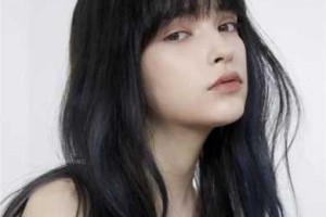 染发什么颜色接近黑色（本人皮肤较黑适合穿彩蓝还是牛仔蓝，在线等，谢谢）