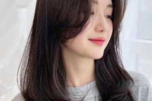 小脸长发适合什么发型（小脸，小眼睛，头发属长发，什么发型好看?什么头帘适合）