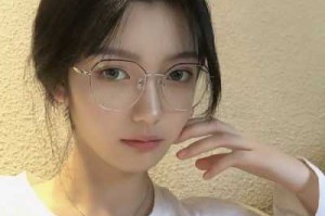 圆脸适合戴什么眼镜（长圆脸适合戴什么眼镜）