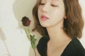 圆脸脖子短适合什么衣服搭配,圆脸脖子短适合什么发型女