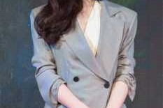 穿西服配什么发型（穿西服配什么发型女）