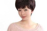 5o岁的女人剪什么头发好看（50多岁妈妈适合什么刘海）