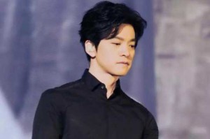 李健和谁长得像,李健发型怎么弄好看