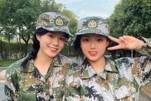 初中军训发型女,高中军训女生扎什么头发好看