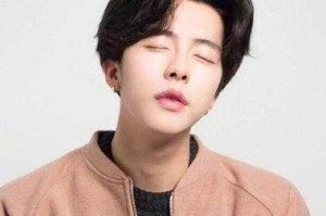 刚开始留中分怎么好看（刚开始留中分怎么定型）