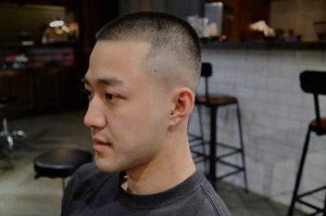 瘦的人适合寸头吗,瘦小的人适合什么发型好看