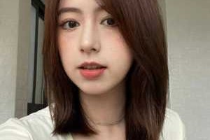 个子矮的女生适合什么发型（脸大脖子短个子矮的女人适合什么发型）