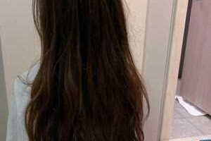 头发染成纯黑色怎样快速褪色,染完黑色头发怎么褪色快一点