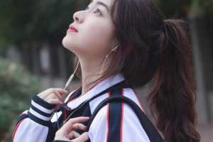 穿校服怎么扎头发（怎么穿校服扎高马尾）
