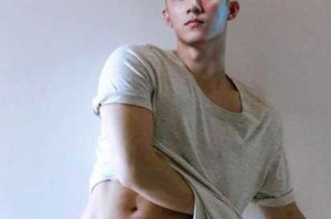 人长得矮留头发好看还是寸头好看,矮的人适合什么发型男生