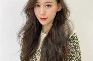 长发染什么颜色好看显肤白（长发染什么颜色好看显肤白年轻）