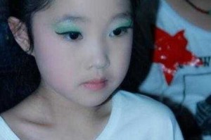 小孩怎么化妆好看图解（小孩怎么化妆好看图解）