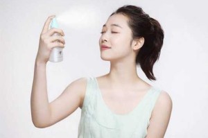 往脸上喷水,能起到保湿作用吗,面部怎么保湿效果好