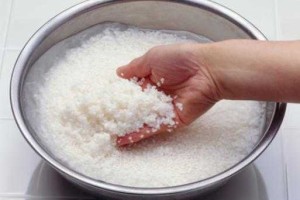 淘米水怎么洗头发吗（淘米水怎么洗头发?）
