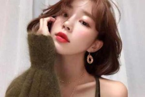 脸色发黄适合什么颜色的头发（脸色偏黄适合染什么颜色的头发）