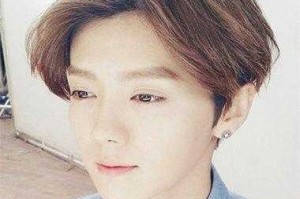 什么头发好看男生图片（男生头发自然微卷怎么变得自然直好看些）