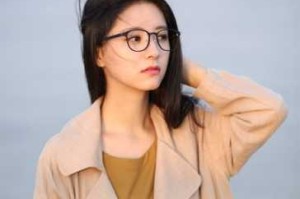 脸大配什么眼镜好看