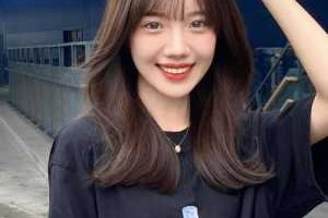 沙发女生适合什么发型（沙发多头发毛躁适合什么烫发）