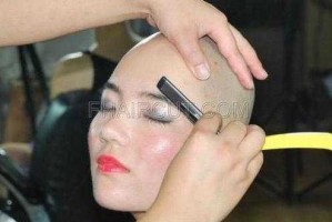 自己怎么给自己刮眉毛,自己怎么刮眉毛视频