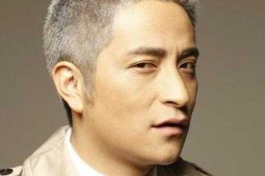 30岁白头发多留什么发型,白头发留什么发型好看