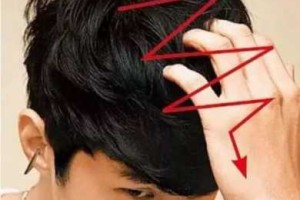 头发硬怎么弄中分（怎么让头发自然中分）