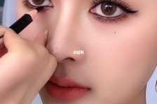 化妆眼睛怎么画（化妆眼睛怎么画好看）