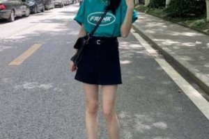 短款短袖怎么搭配（短款短袖怎么搭配图片）