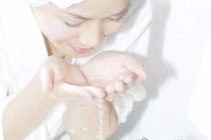 用纯牛奶怎么洗脸（用纯牛奶怎么洗脸,可以有美白效果）
