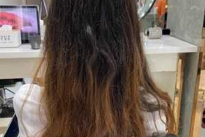 烫发后头发干枯毛躁怎么办,烫发后头发干枯毛躁怎么办,发廊可以做?