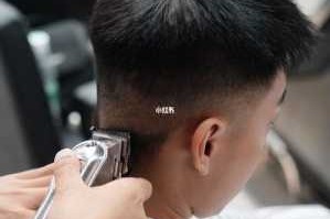 自己怎么剪发尾最自然,怎么自己做发型男