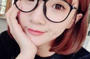 圆形眼镜适合什么发型