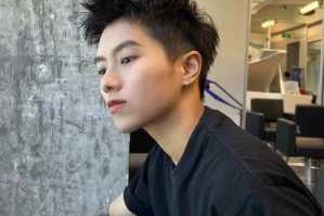 男生烫什么头发好（男生头发怎么烫夹板）