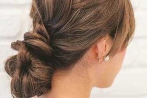 四十岁女人扎什么头发（四十岁女人扎什么头发好看）