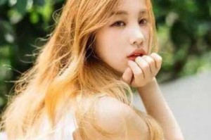 黄色头发适合什么颜色衣服,中长发穿什么衣服图片女