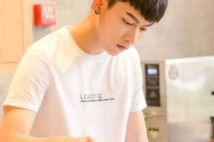 刘海太贴怎么办（男生刘海太贴额头怎么办）