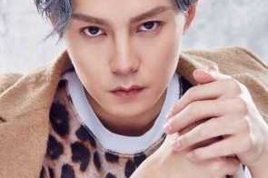奶奶灰适合什么肤色男（五十多岁的男人适合染奶奶灰吗）