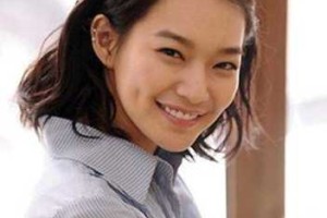 脸圆胖中分短发的女孩怎么扎头发,胖妹妹适合扎什么发型好看