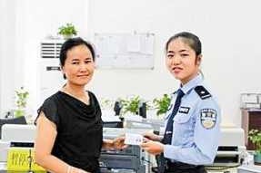 穿大衣拍身份证适合什么发型,拍身份证适合什么发型女