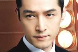 胡歌的背头发型叫什么（胡歌三七分背头适合什么脸型）