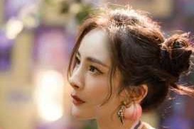 双丸子头配什么衣服（双丸子头配什么衣服好看）