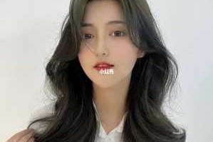 深亚麻色刚染完什么样（深闷青亚麻色怎么染）
