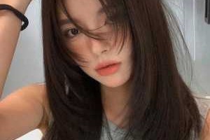 脸小剪什么发型（脸小头发厚弄什么发型）