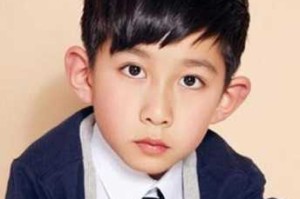 八岁男孩剪什么发型（八岁男孩剪什么发型）