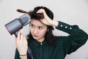 洗完头发是用吹风机吹干好还是自然干好,洗完头发用什么护理好