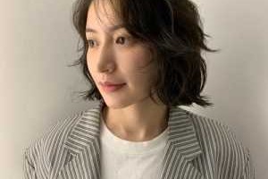 脸大的人做什么发型好看（头发多，脸大，做什么发型好看）