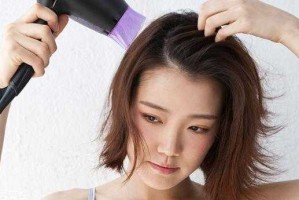怎么把头发翘起来（怎么把头发翘起来那种）