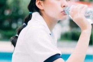 学生一身运动装梳什么头发比较好(头发长度到肩膀),运动装怎么扎头发好看短发女